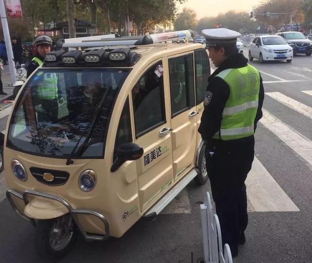 “老年代步车”需要驾驶证，老年人出行怎么办？难道只能坐公交吗